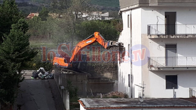 20523_terzigno-ruspe-in-azione-in-via-panoramica