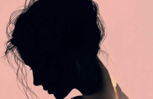 La Felicità? Si cerca nell’ “intanto”, senza attendere. “Il lieto intanto” è il nuovo libro di Alessandra Esposito