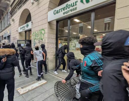 Dopo la Francia, anche l’Italia nel caos di blocchi e proteste