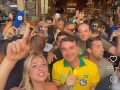 E’ falsa la “modella fan” di Bolsonaro, diventata virale in Brasile nel porno e nella politica
