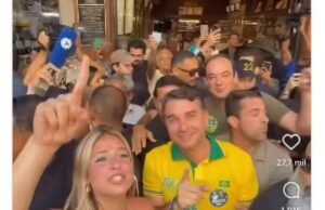 E’ falsa la “modella fan” di Bolsonaro, diventata virale in Brasile nel porno e nella politica