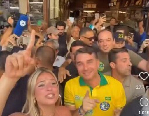 E’ falsa la “modella fan” di Bolsonaro, diventata virale in Brasile nel porno e nella politica