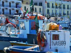 Caro-gasolio: anche i pescatori di Procida e Ischia manifestano contro i rincari