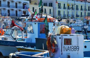 Caro-gasolio: anche i pescatori di Procida e Ischia manifestano contro i rincari