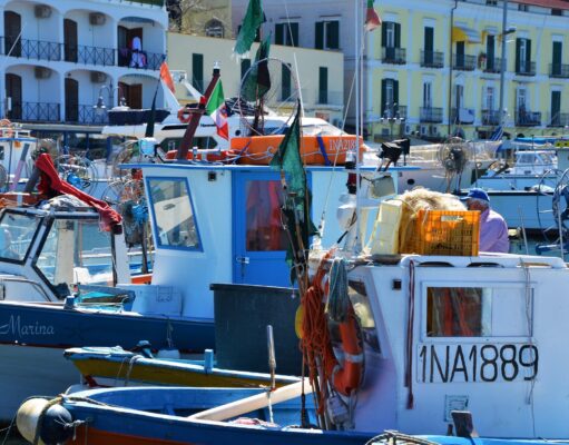 Caro-gasolio: anche i pescatori di Procida e Ischia manifestano contro i rincari